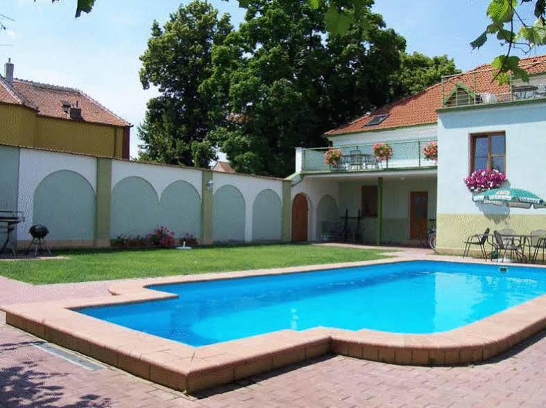 Penzion Barina Dolni Dunajovice Exterior photo